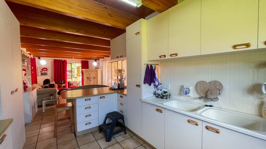 5 Bedroom Property for Sale in Glentana Western Cape